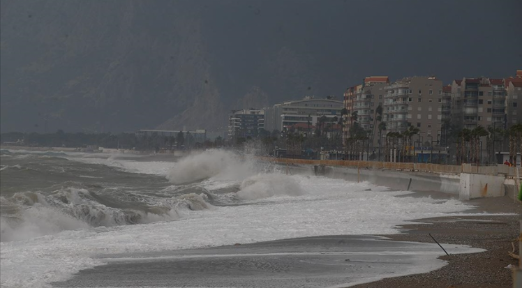 Meteoroloji̇'den Antalya’ya fırtına uyarısı