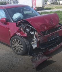 Manavgat'ta otomobil ile kamyonet çarpıştı