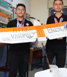 Eren Bülbül'ün ismini göklere yazarak dünya 1'incisi oldular