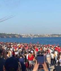 Türk Yıldızları'ndan '23 Nisan' resitali