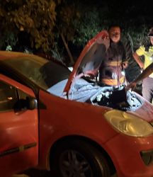 Park halindeki otomobilde çıkan yangın söndürüldü