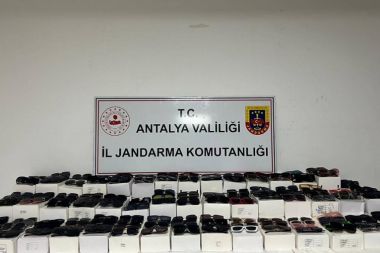 Aksu'da araçta bin 500 adet kaçak güneş gözlüğü çıktı