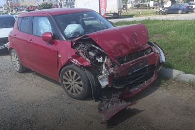 Manavgat'ta otomobil ile kamyonet çarpıştı