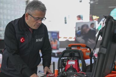 Afetlerde yerli ve milli arama kurtarma cihazları kullanılacak