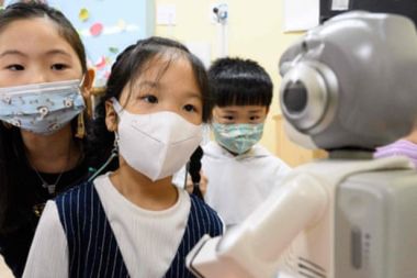 Çocuklar insanlardan çok robotlara güveniyor
