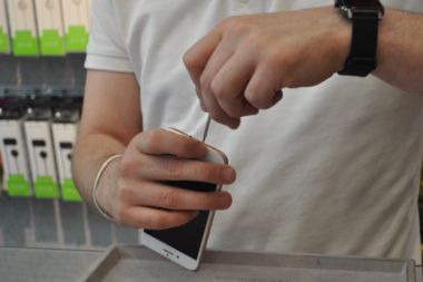 Sıcaklarda cep telefonunuzu uzun süre şarjda bırakmayın