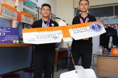 Eren Bülbül'ün ismini göklere yazarak dünya 1'incisi oldular