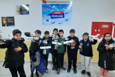 Öğrencilere Dünya Sivil Havacılık Günü etkinliği