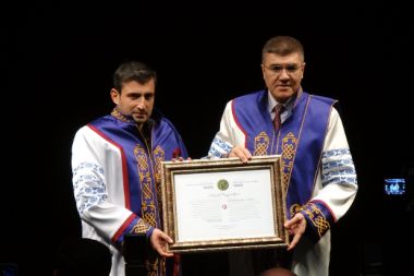 Selçuk Bayraktar'a iki üniversiteden fahri doktora unvanı