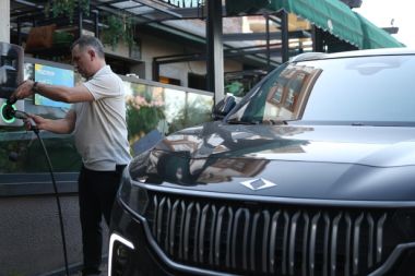 Elektrikli araç sahiplerinin şarj mağduriyeti ‘karekod’la çözülüyor