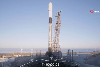 SpaceX, 27 Starlink uydusunu daha yörüngeye fırlattı