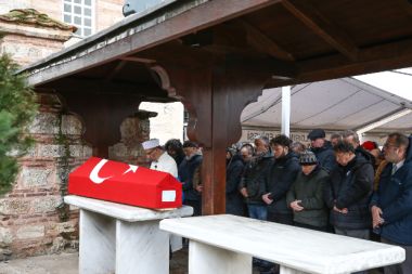 Usta oyuncu Gümüşkaya son yolculuğuna uğurlandı