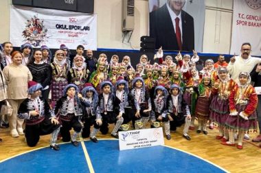 Eğirdir, halk oyunlarında 3 dalda il şampiyonu oldu