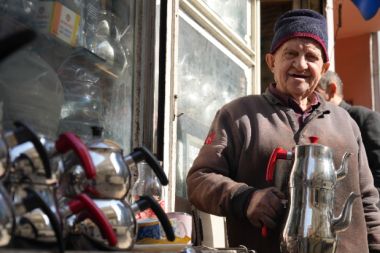 Eski mutfak eşyalarına 80'lik usta ikinci baharını yaşatıyor