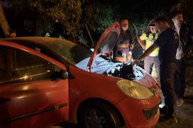 Park halindeki otomobilde çıkan yangın söndürüldü