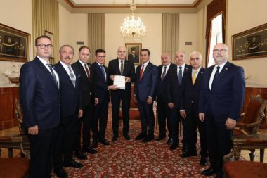 Vekil Uslu, İliç faciasına ilişkin raporu teslim etti