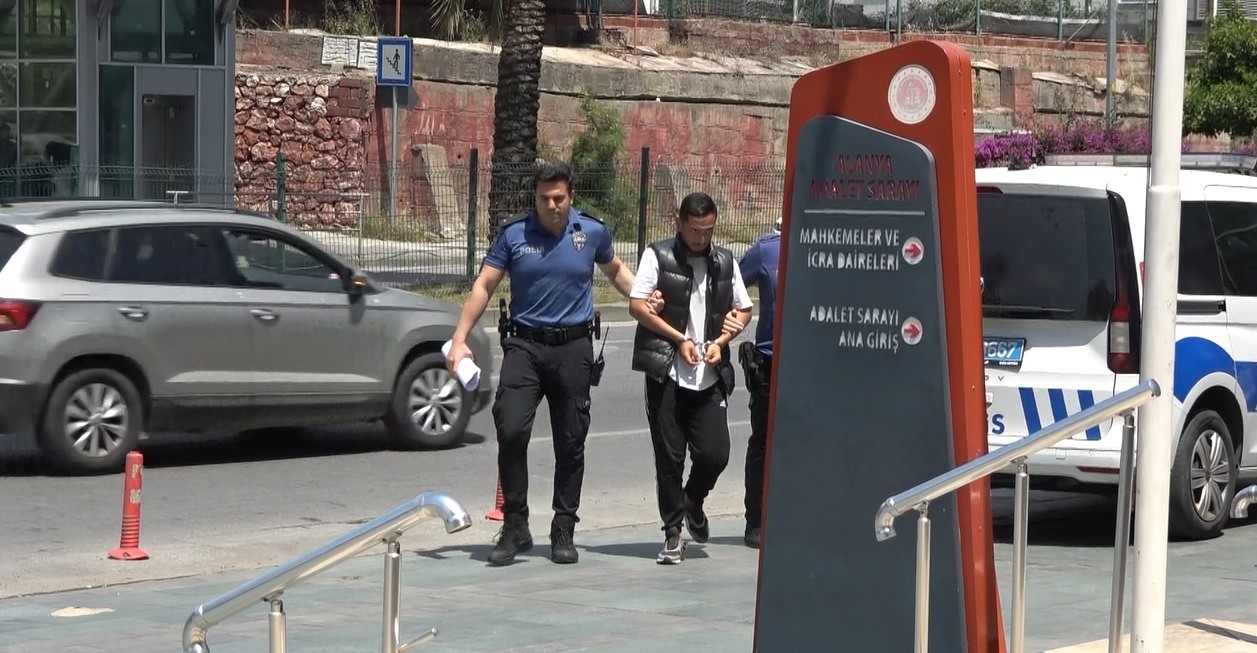 Alanya’da makilik alanı ateşe verdi! Cezaevini boyladı