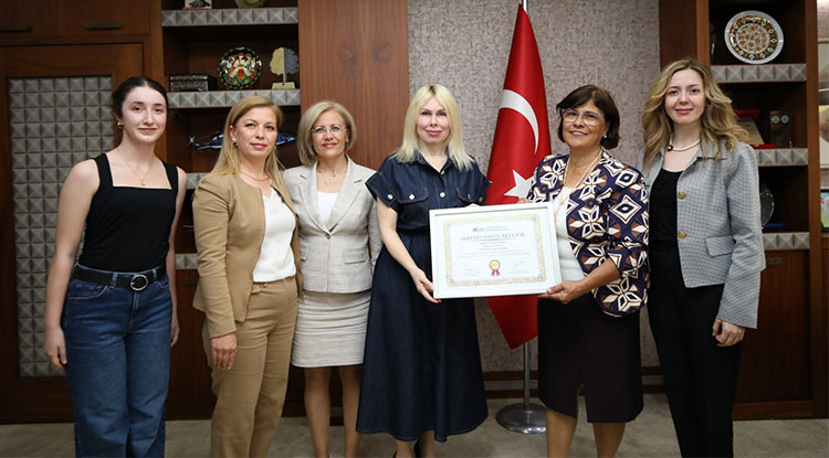 AÜ Hemşirelik Fakültesi’ne 5 yıllık akreditasyon