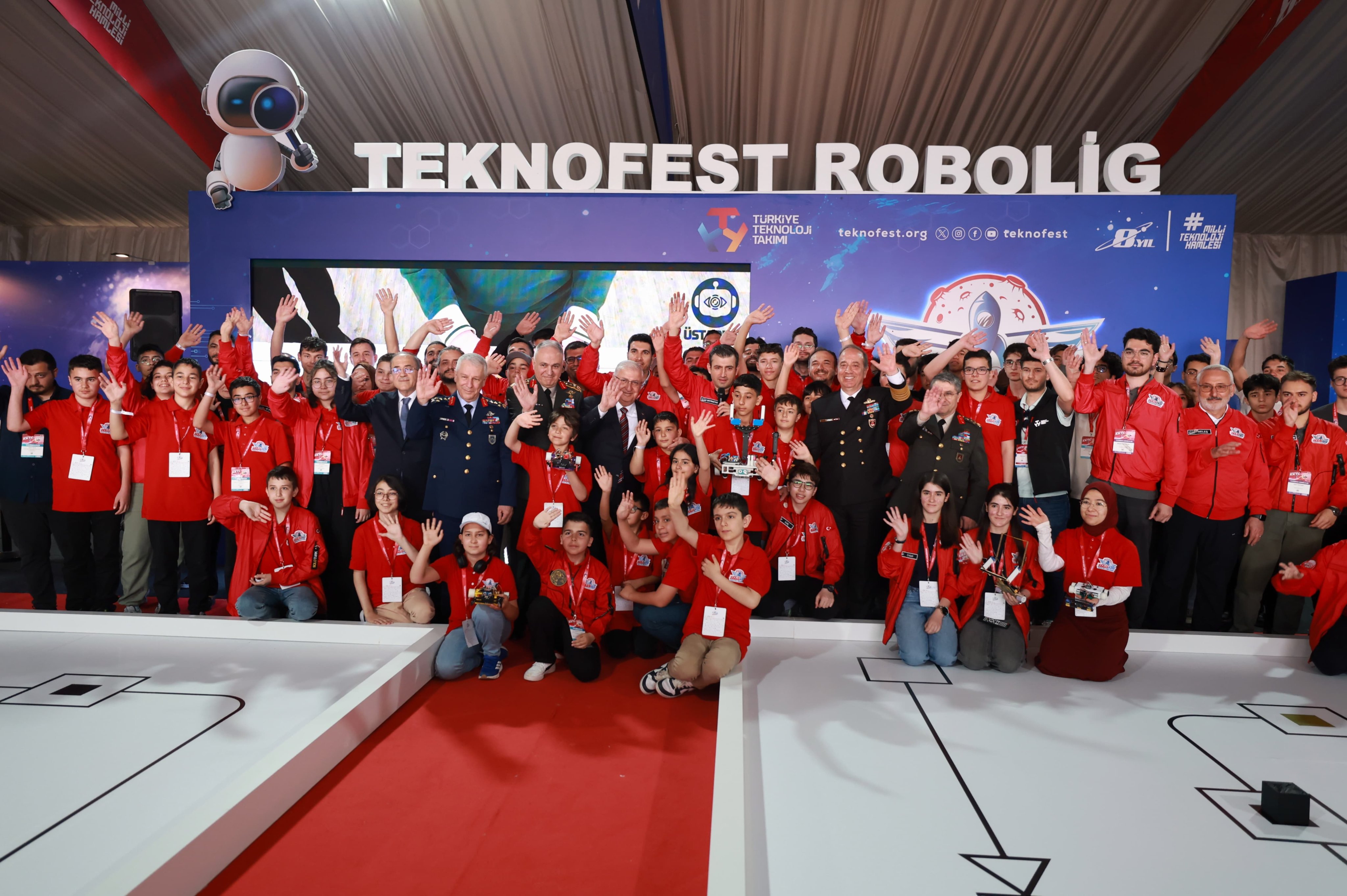 Bakan Güler, TEKNOFEST KKTC'de gençlerle bir araya geldi