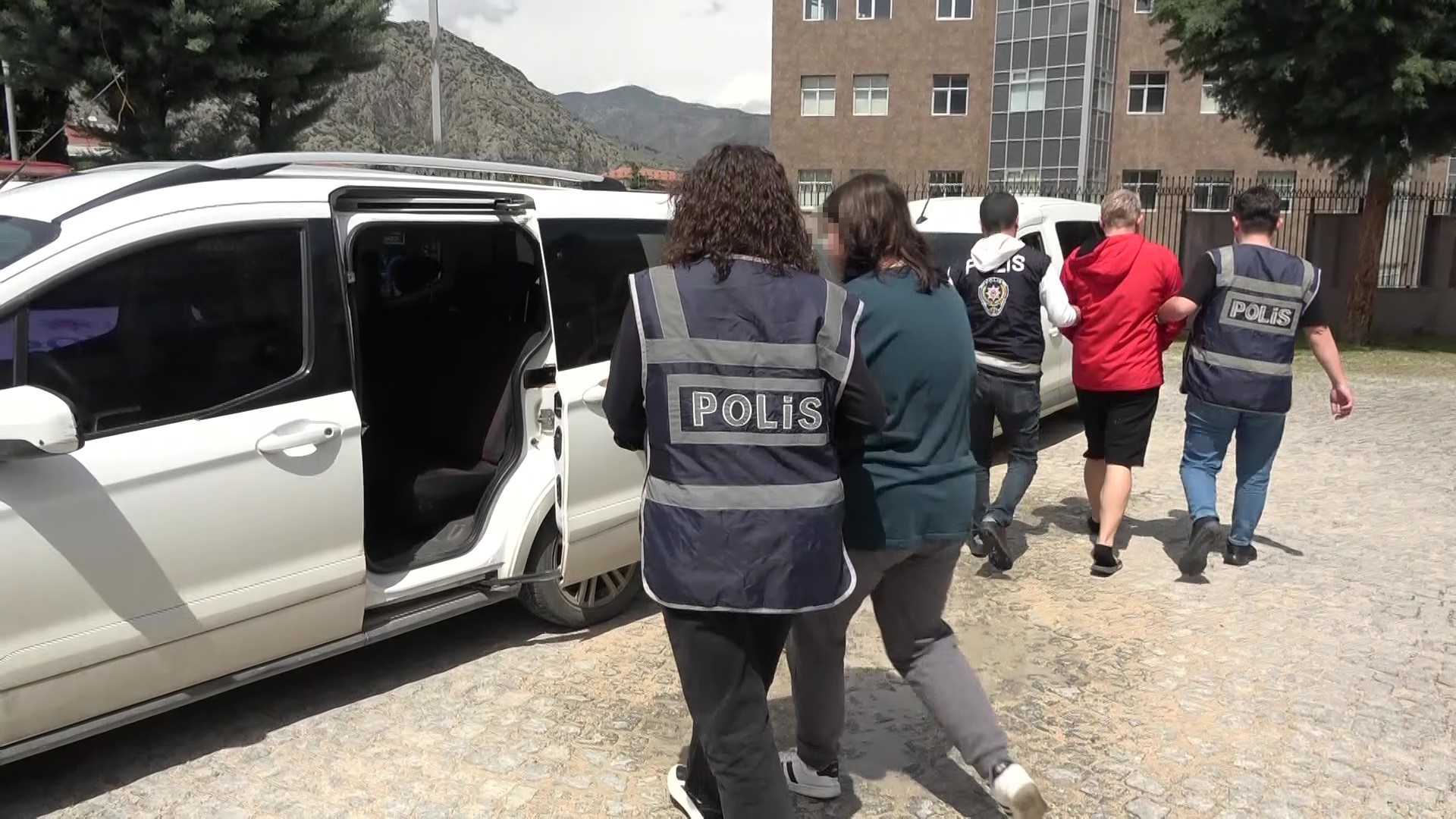Çelik kasa hırsızlığı olayında 2 adli kontrol