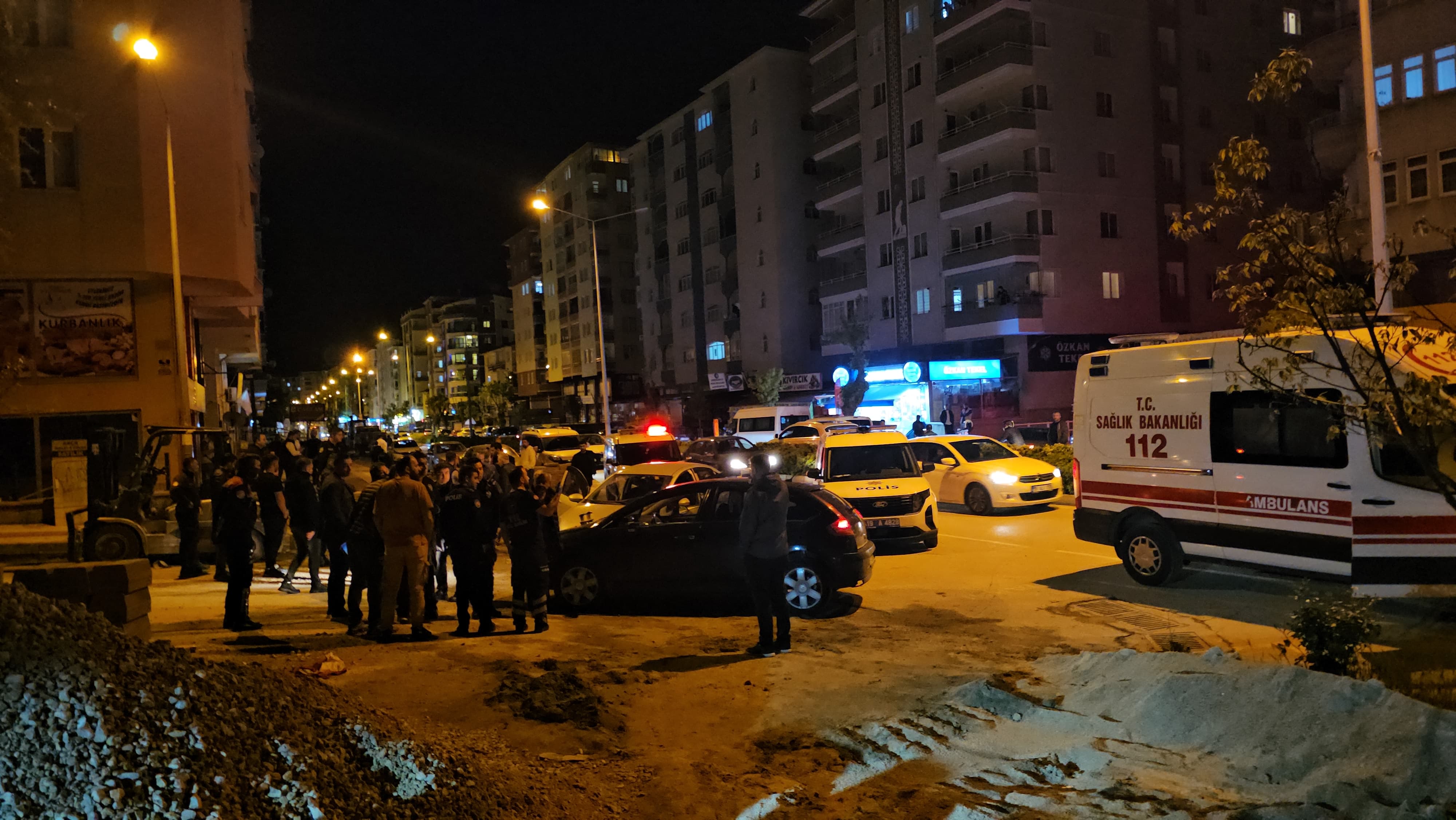 Çıkan kavgada 2 kişi bıçakla yaralandı