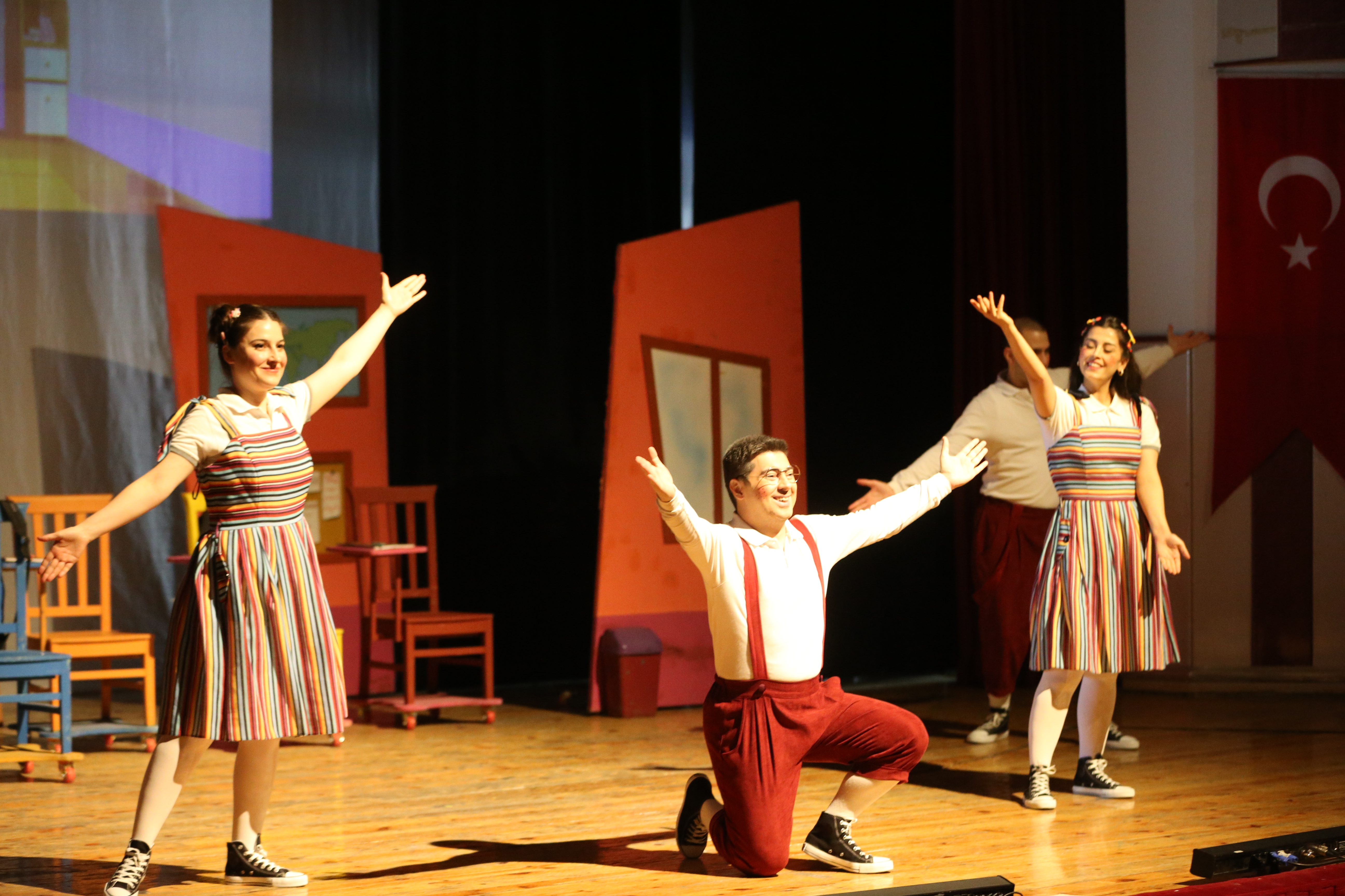 Devlet Opera ve Balesi "Okulumuz Orman" oyununu sahneledi