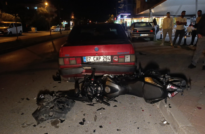 Motosikletli gençler ölümden döndü