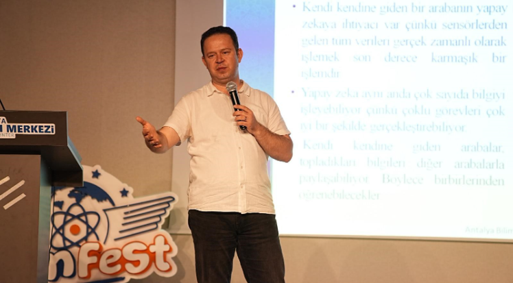 Antalya Bilim Merkezi’nde yapay zeka teknolojileri anlatıldı