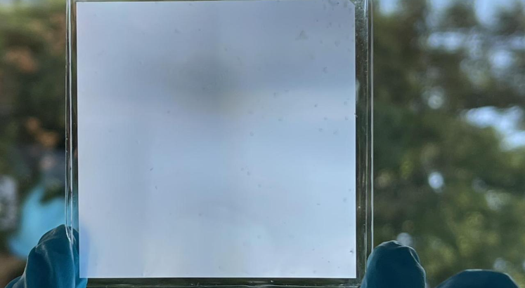 Bilim insanları kendi kendini temizleyen malzeme üretti