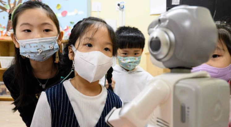 Çocuklar insanlardan çok robotlara güveniyor