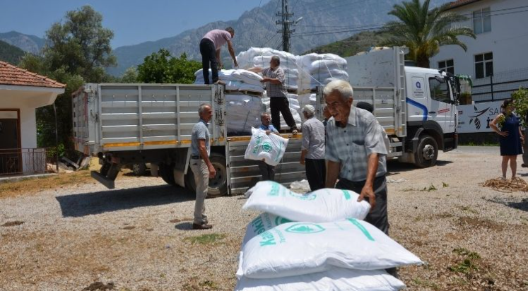 Serik ve Alanyalı üreticilere kili desteği