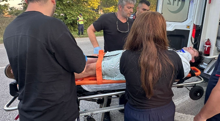 Enes Batur ve Zelal Işıl Özdemir kaza yaptı