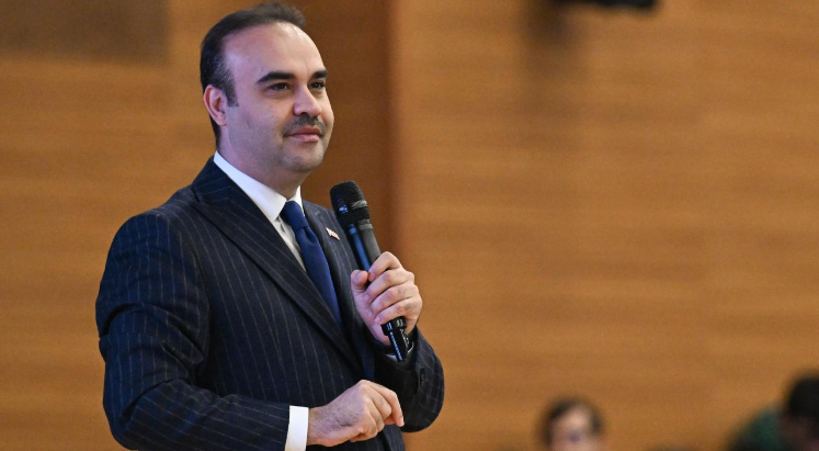 Bakan Kacır'dan olimpiyatlarda madalya kazanan öğrencilere tebrik