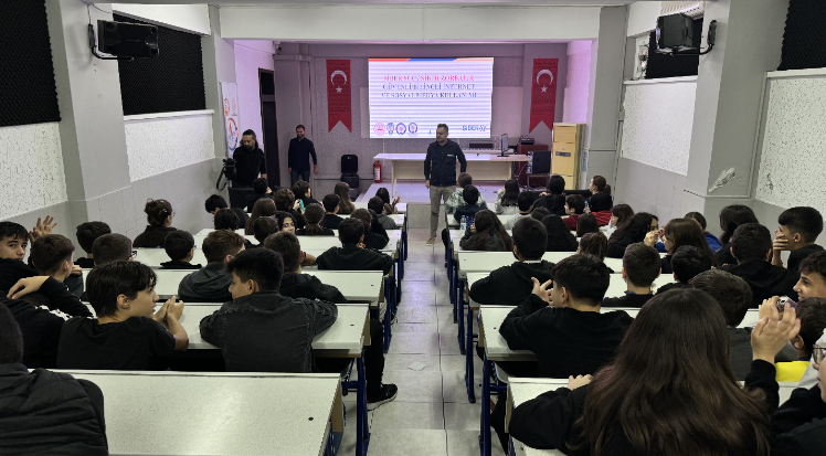 Antalya’da siber zorbalıkla mücadele eğitimleri sürüyor