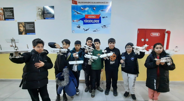 Öğrencilere Dünya Sivil Havacılık Günü etkinliği