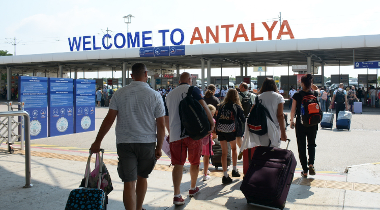 Antalya'da son 10 yılın en yüksek ziyaretçi akışı Rusya ve Almanya’dan