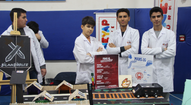 Cizre'de öğrencilerin eserleri proje şenliğinde sergilendi