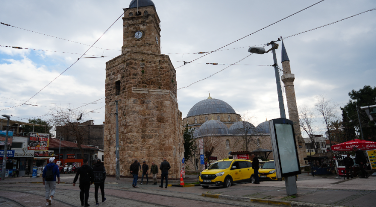 Antalya’nın tarihi Saat Kulesi’nde zamana meydan okuyamayan saat