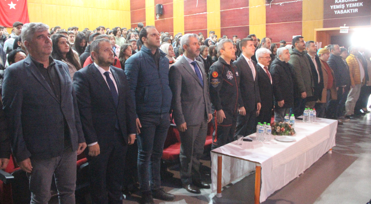 Türkiye'nin ilk astronotu Gezeravcı  öğrencilerle buluştu