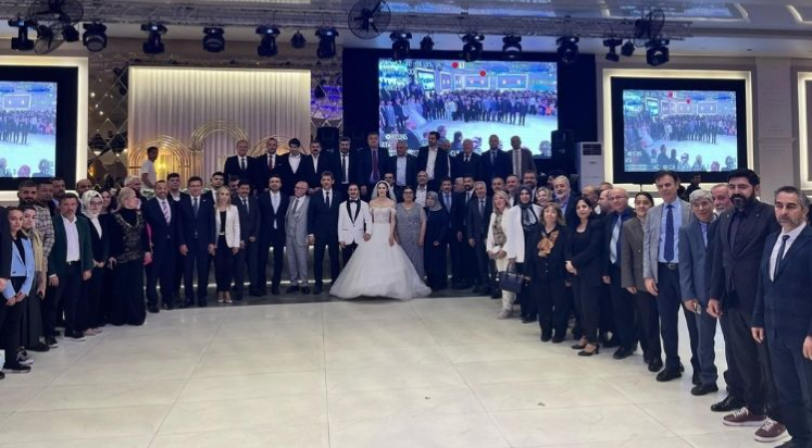 AK Parti Antalya ailesinin en mutlu günü