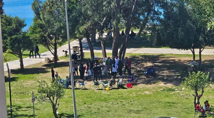 Antalya’da yasağa rağmen parkta kutlama