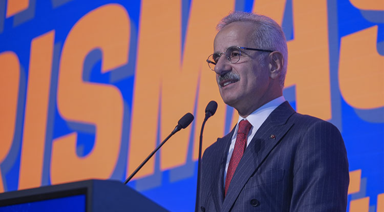 Bakan Uraloğlu’ndan sosyal medyada yaş sınırlamasıyla ilgili açıklama