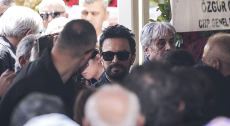 Tarkan'ın annesi son yolculuğuna uğurlandı