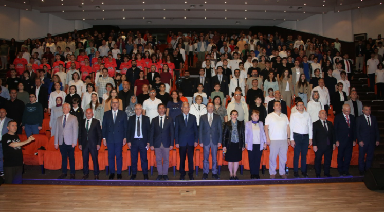 Matematikte Sınır Tanımayanlar Akdeniz Üniversitesi'nde ödüllerini aldı