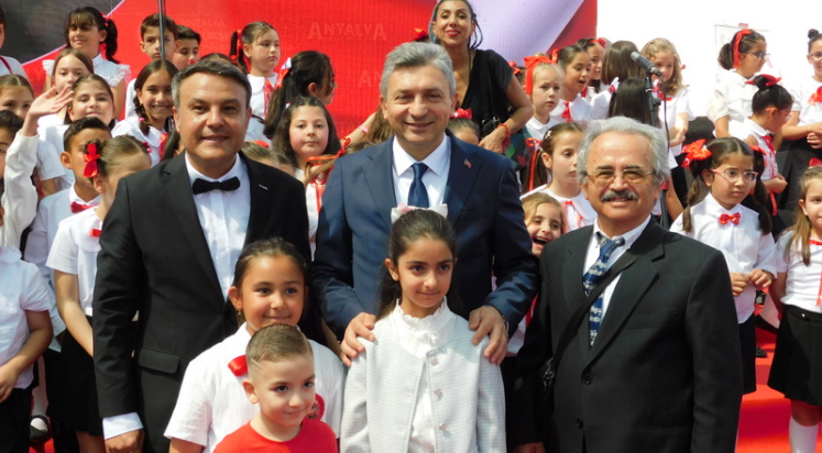 23 Nisan şöleni  sanatla taçlandı
