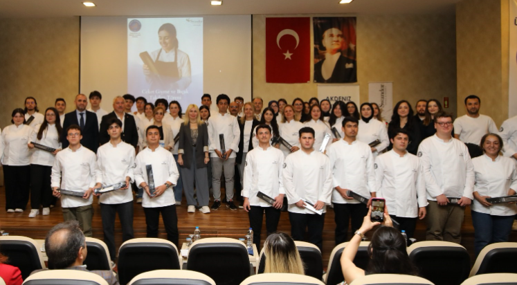Akdeniz Üniversitesi’nde Gastronomi öğrencilerine ceket ve bıçak töreni