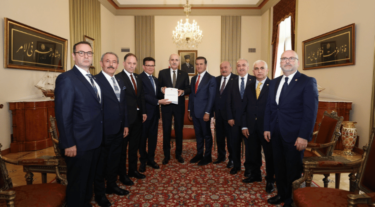 Vekil Uslu, İliç faciasına ilişkin raporu teslim etti